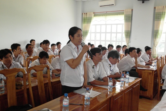 Chị Trần Thu Lan phát biểu ý kiến tại hội nghị