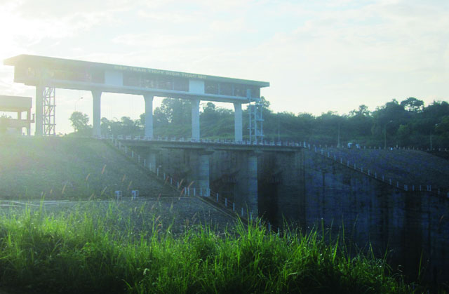 Hồ Thủy điện Thác Mơ ngoài cung cấp điện năng còn là 1 trong những khu du lịch của tỉnh