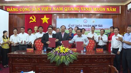 Lễ ký kết thỏa thuận xây dựng chuỗi sản xuất thịt gà xuất khẩu